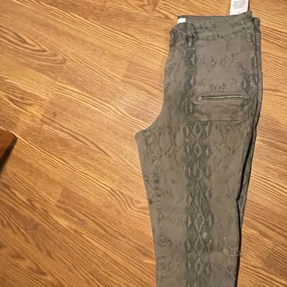 Cargo type pant in size 34